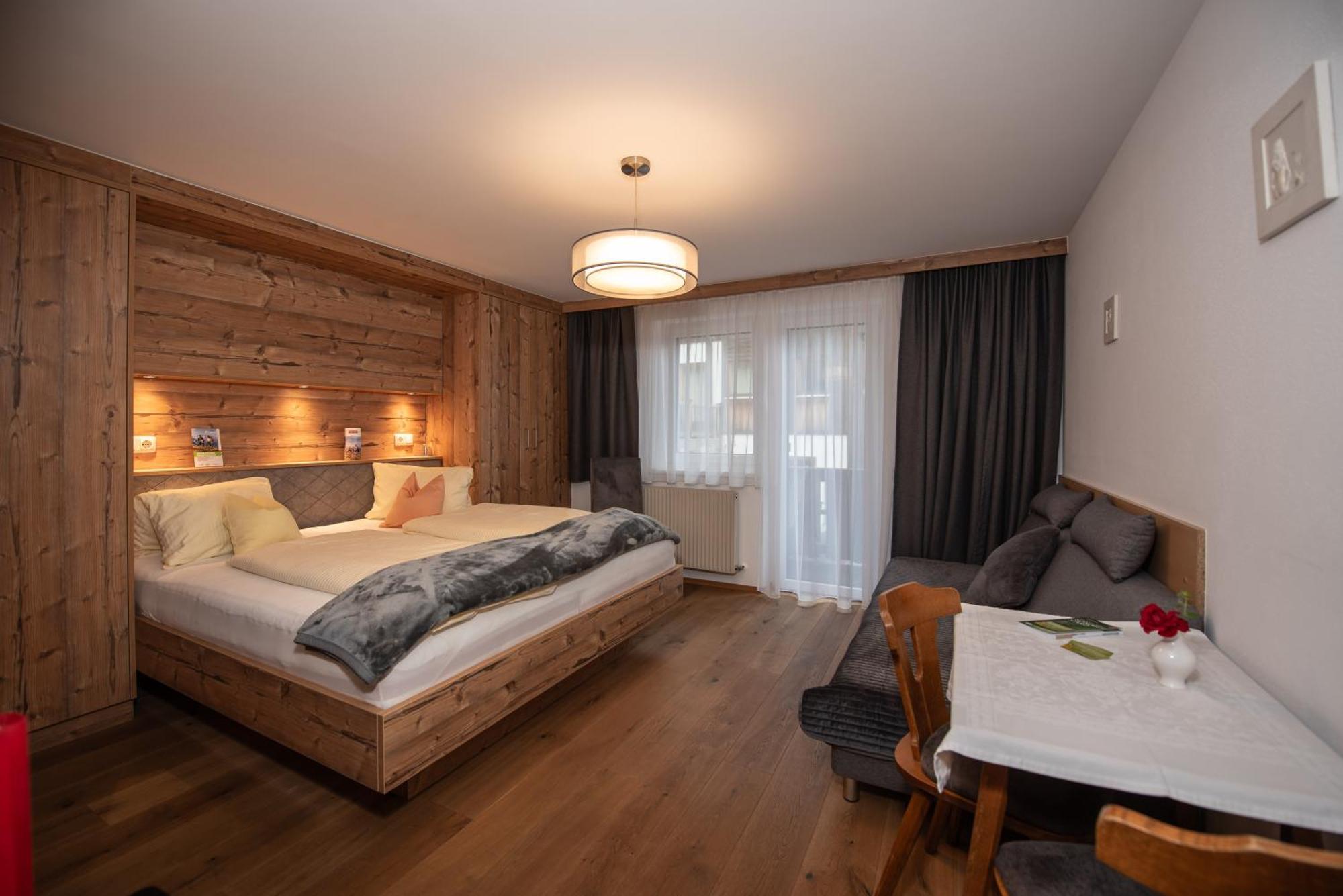 Hotel Haus Scharler, Talstation Neukirchen am Großvenediger Zewnętrze zdjęcie