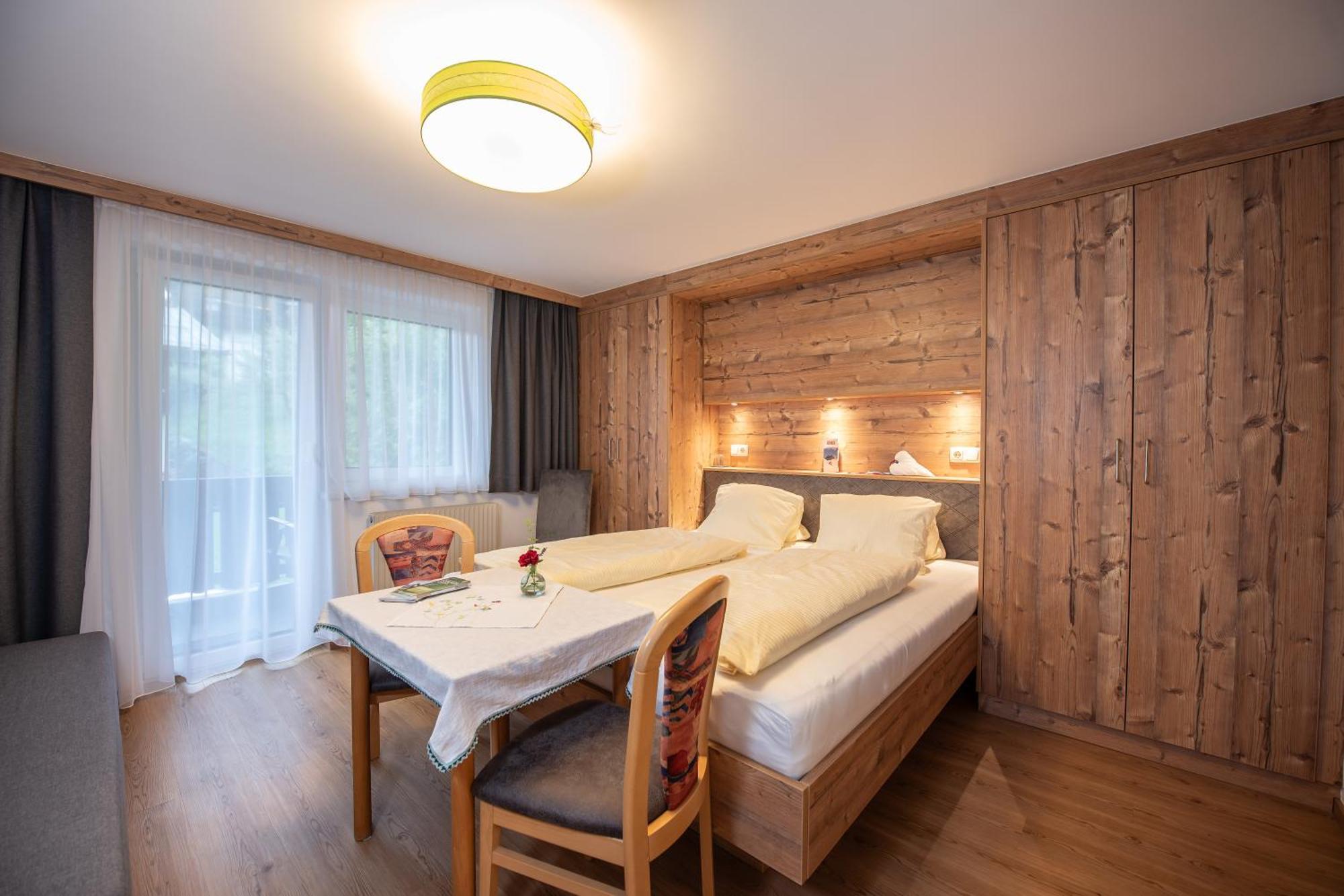 Hotel Haus Scharler, Talstation Neukirchen am Großvenediger Zewnętrze zdjęcie
