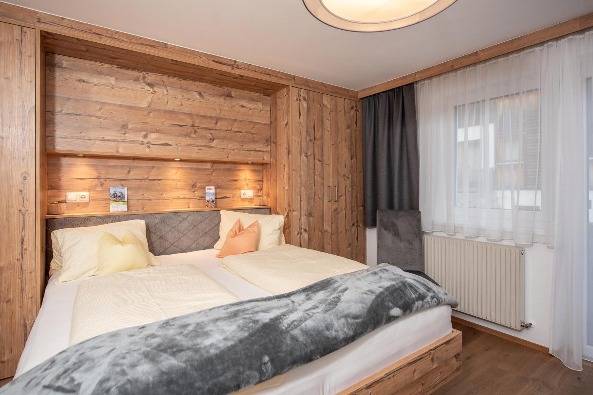 Hotel Haus Scharler, Talstation Neukirchen am Großvenediger Zewnętrze zdjęcie