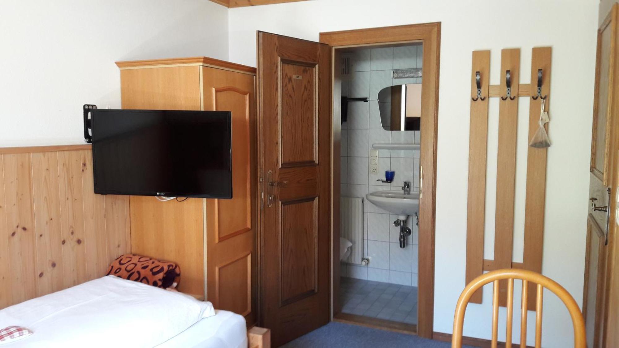 Hotel Haus Scharler, Talstation Neukirchen am Großvenediger Zewnętrze zdjęcie
